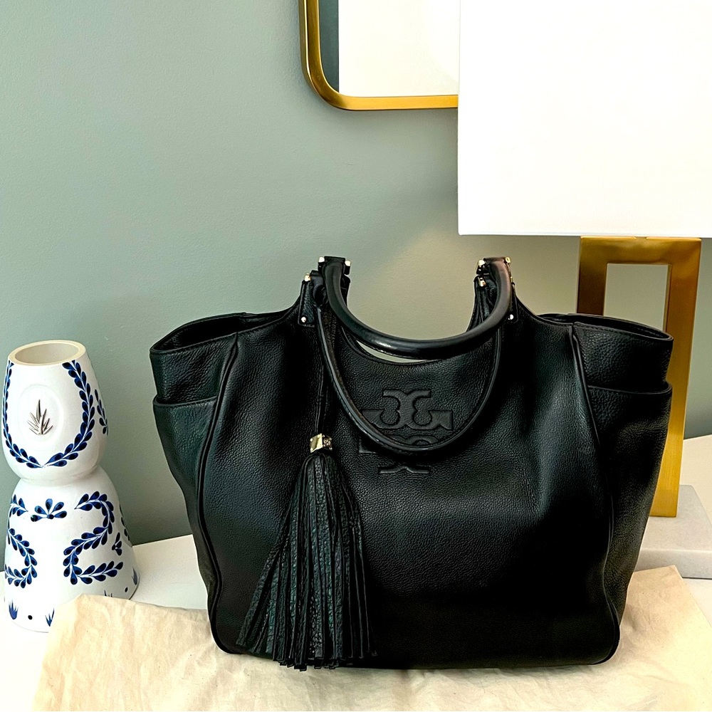 Like new - Tory Burch Thea Rounded Hobo Tote in Black